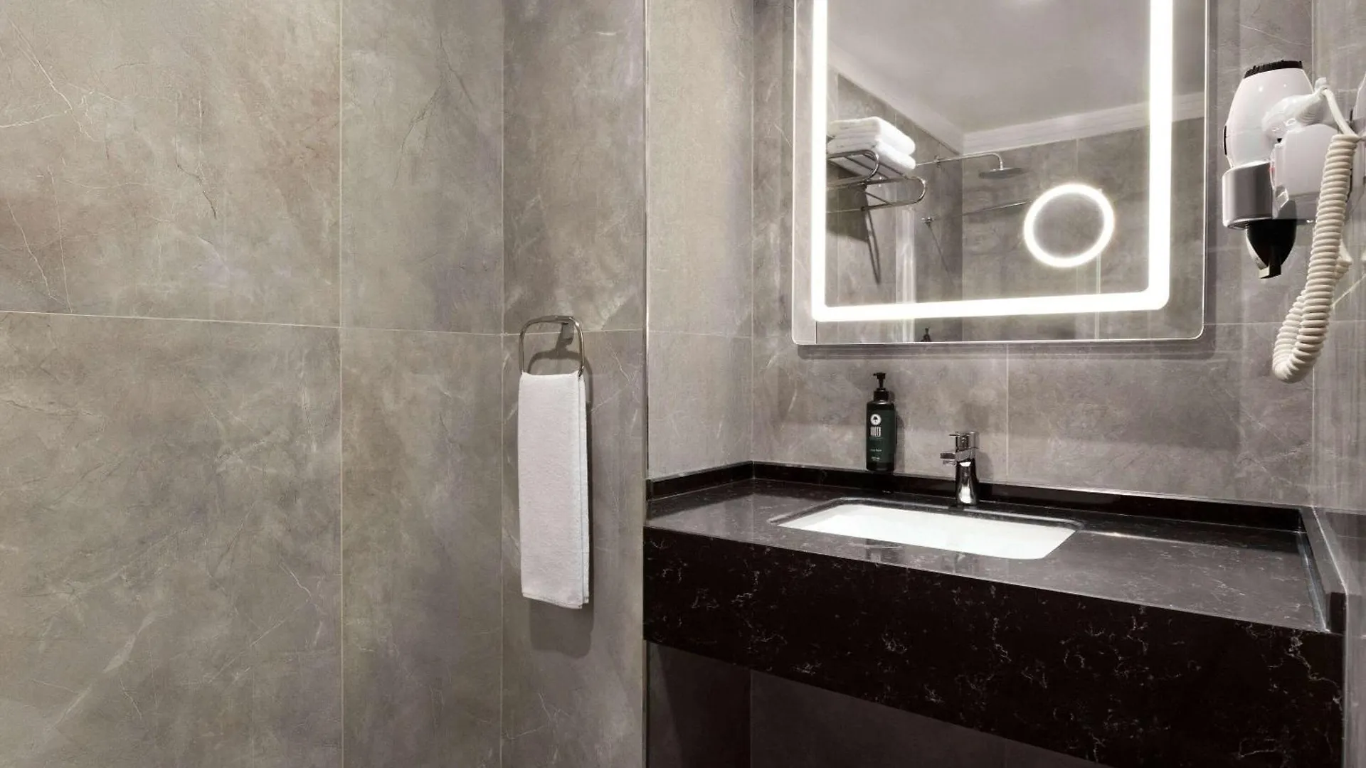 Ramada Encore By Wyndham Istanbul Sisli 4*,